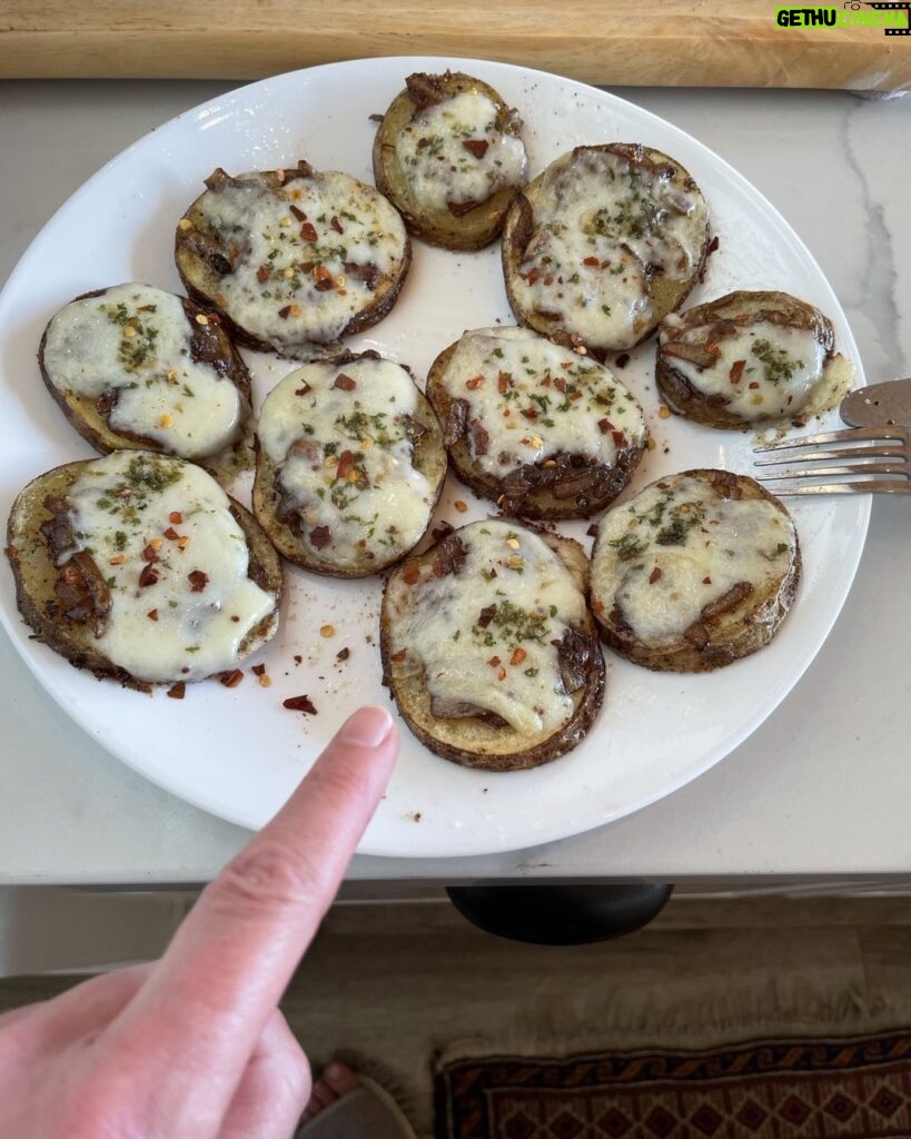 Paget Brewster Instagram - FrenchOnionSoup Potatoes!!