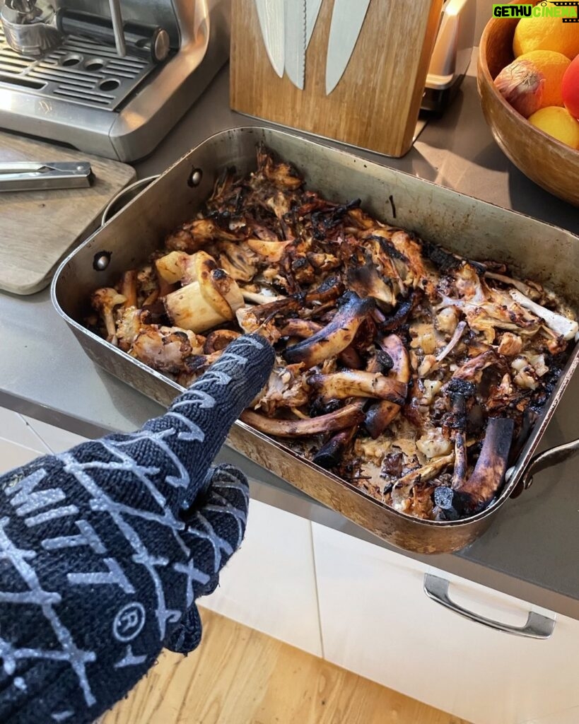 Paget Brewster Instagram - Bone roast.