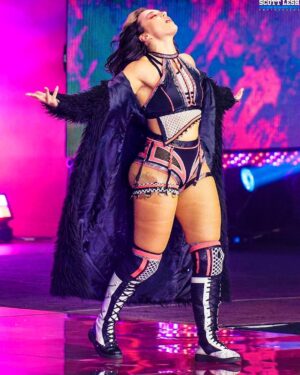 Paige Wooding Instagram - Strutting into 2022 like..