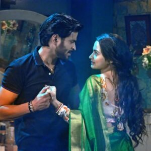 Pallabi Dey Instagram - Rudra & Gouri ❤
"The Show Must Go On" 
From the sets of #MonManeNa

Upcoming episode. Keep watching Mon Mane Na :)

#colorstv #tollywood #shoots