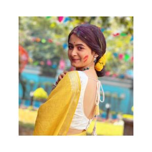 Pallabi Dey Instagram - #GOURI💛
#monmanena #colorsbangla