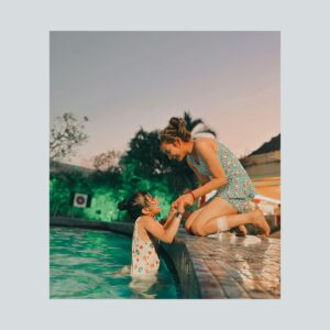 Pallabi Dey Instagram - ZYADA KUCH NEHIN BADALTA,
UMRA KE SAATH,
BAS BACHPAN KI ZIDD
SAMJHOTON MEIN BADAL 
JAATI HAI…😬