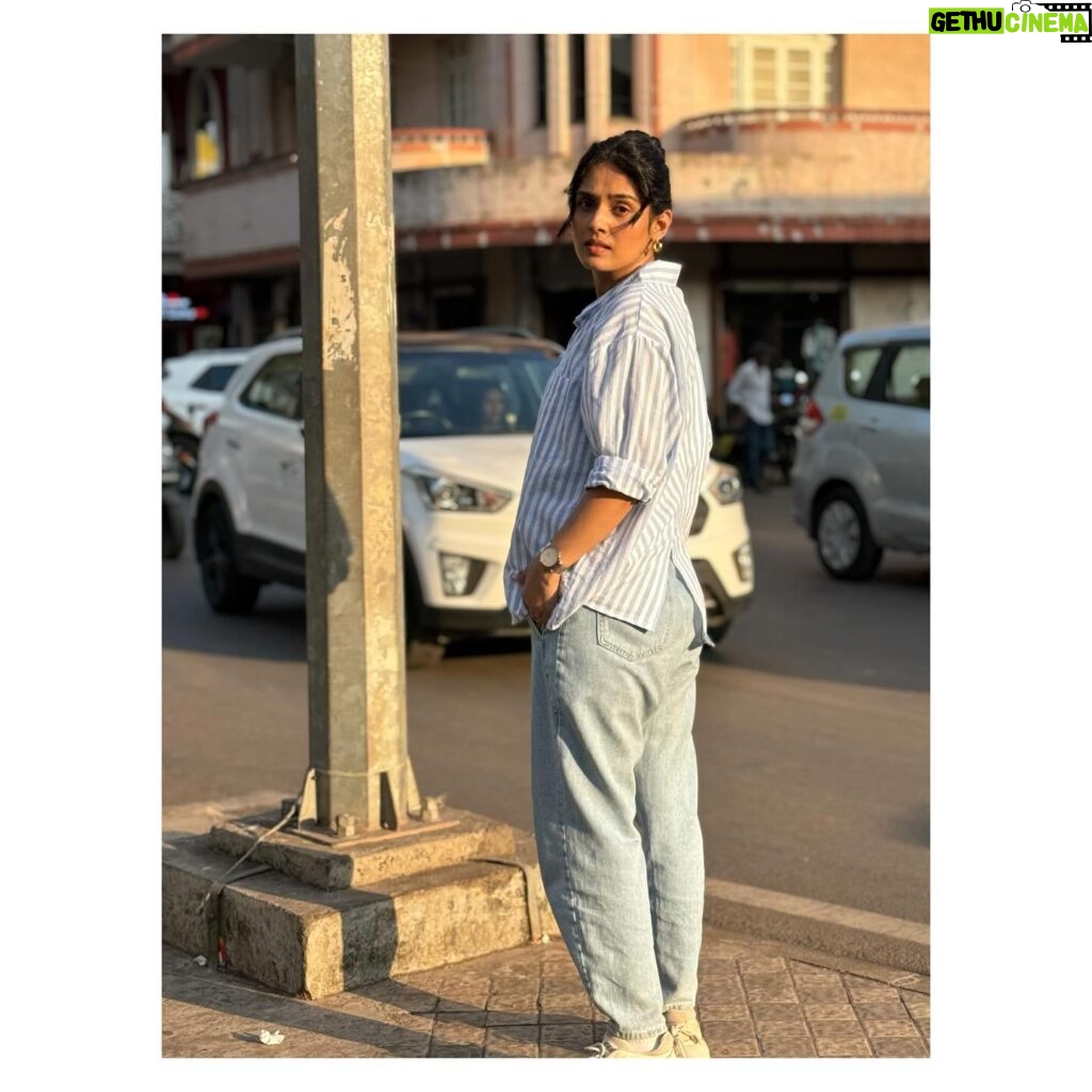 Pallavi Patil Instagram - 💙🤍 @gazillion.in 🤍💙