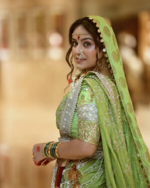 Pallavi Patil Instagram - 💚💚💚
.
.
Photography by @saneshashank 
Makeup by @nupuradeshpande_artistry 
Hair by  @hairandmakeupbyradhe 
Styled by @samprata23
CELEBRTITY management @makeupbyberdesaurabh
Saree @royaltasta
Jwellery @satyamjewellers 
Nath @jizajewellerystudio
.
.
#saree #traditional #punetimes #punetimesfashionweek #pallavipatil