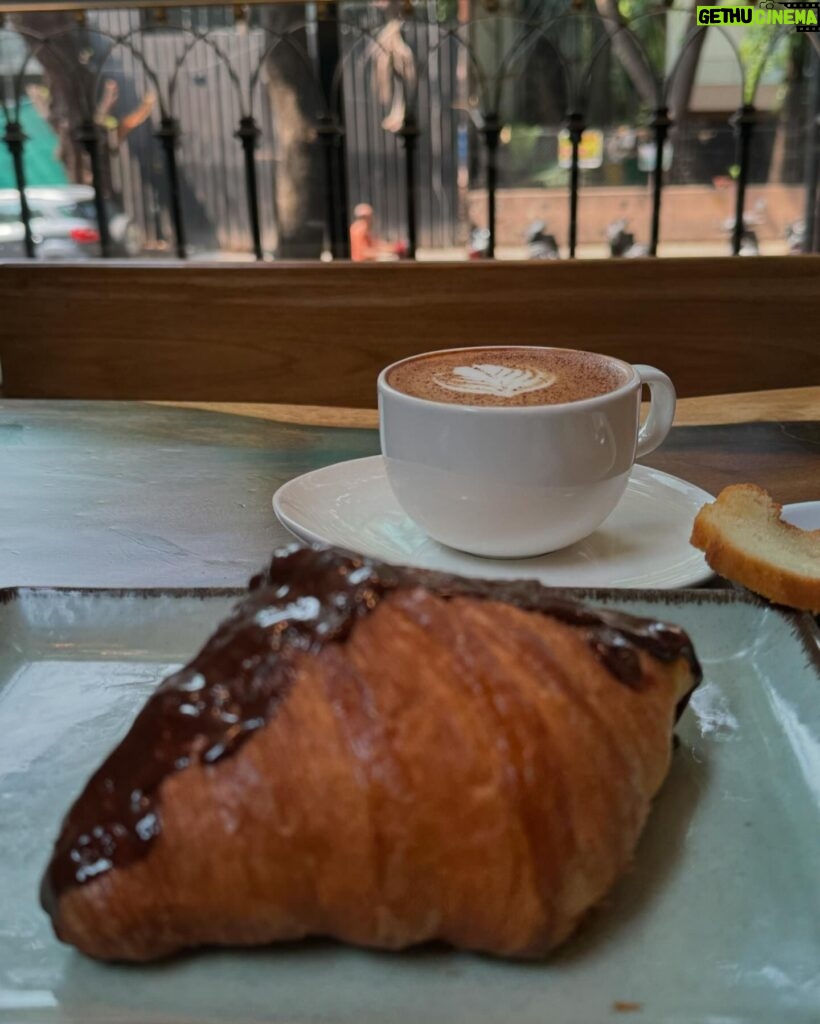 Pallavi Patil Instagram - Do it with love or Don’t do it at all !!! @leplaisirpune ❤️ . . #breakfast #croissant #coffee #favorite #watermelonfetasalad #hashbrownpotatoes #cauliflowersteak #favorite #pallavipatil