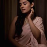 Pallavi Patil Instagram – 🕊️🕊️🕊️
.
.
Styled by @mahamsarfaraj 
Hair Makeup by @shwetamoremakeovers 
Video by @rohitographs @pixel.by.sai
.
.
#pinksaree #pearls #pallavipatil