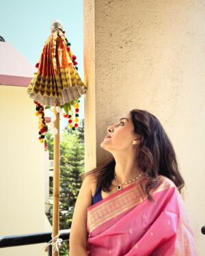 Pallavi Patil Instagram - “ गुलाबी साड़ी आणि लाली लाल लाल “
trending song टाकायला हवं होतं का ??😉😁
 
असो .
गुढीपाडवा व मराठी नवीन वर्षाच्या हार्दिक शुभेच्छा ☺️
.
.
#gudhipadwa #2024 #loveforourfestivals #saree #traditional #pallavipatil