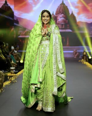 Pallavi Patil Instagram - 💚💚💚
.
.
Photography by @saneshashank @addy_d_0607 
Makeup by @nupuradeshpande_artistry 
Hair by  @hairandmakeupbyradhe 
Styled by @samprata23
CELEBRTITY management @makeupbyberdesaurabh
Saree @royaltasta
Jwellery @satyamjewellers 
Nath @jizajewellerystudio
.
.
#saree #traditional #punetimes #punetimesfashionweek #pallavipatil
