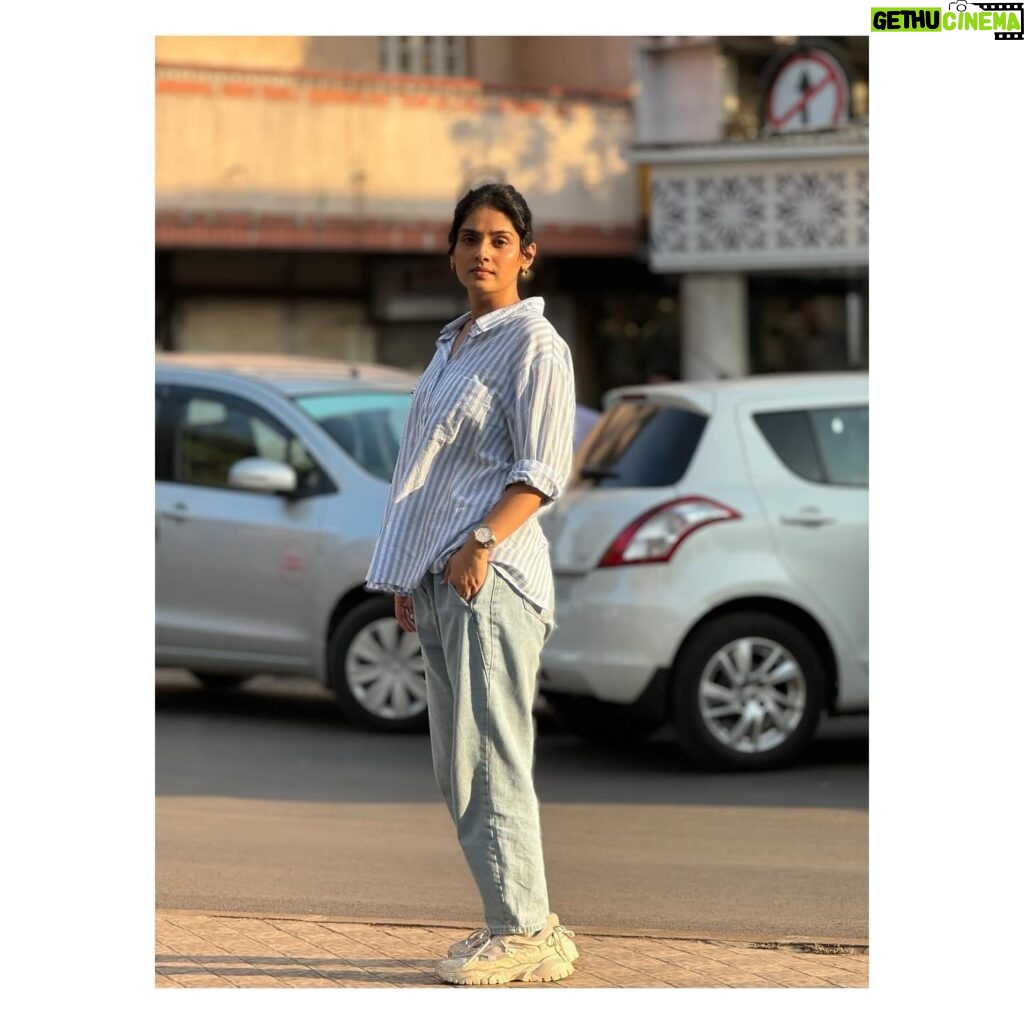 Pallavi Patil Instagram - 💙🤍 @gazillion.in 🤍💙