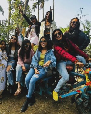 Pallavi Sharma Instagram - Picnic time 😄
Team #neemphulermodhu