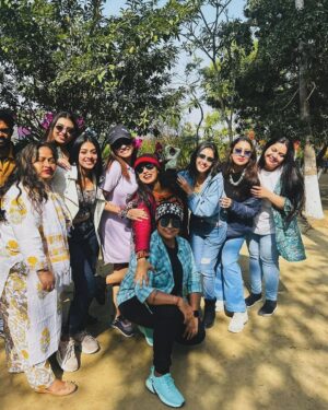 Pallavi Sharma Instagram - Picnic time 😄
Team #neemphulermodhu