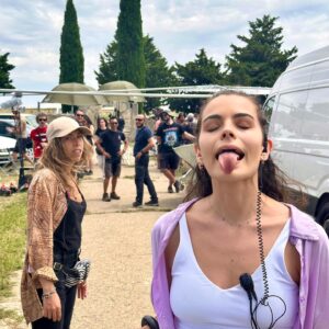 Paloma Bloyd Instagram - Diario de un funeral: Parte I. 
El capítulo final de #cuentamecomopaso es más que un cierre; es un recuerdo eterno atesorado en nuestros corazones. Gracias al equipo, a los espectadores, a todos los Alcántara por haberme dejado formar parte de viaje tan especial.