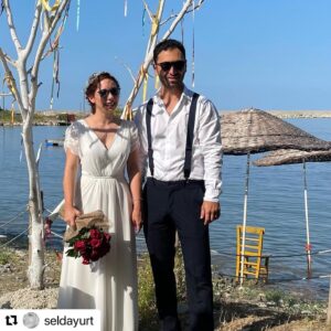 Pamela Spence Instagram - #Repost @seldayurt 
davulda @erdemkyaman pozlarda @umayaman @pembekeci ve biz eğlenelim diye düğün yapan @oguzhan_farmer manzarasına doyum olmayan @istefanlimani ile bir düğün daha bitti darısı benimkine amin🙏😜🤪