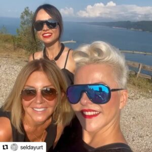 Pamela Spence Instagram - #Repost @seldayurt 
davulda @erdemkyaman pozlarda @umayaman @pembekeci ve biz eğlenelim diye düğün yapan @oguzhan_farmer manzarasına doyum olmayan @istefanlimani ile bir düğün daha bitti darısı benimkine amin🙏😜🤪