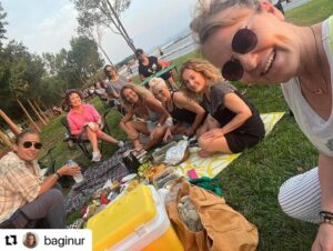 Pamela Spence Instagram - #Repost @baginur 
Kızlarrrrrla Piknik sahil