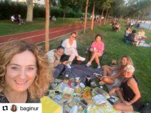 Pamela Spence Instagram - #Repost @baginur 
Kızlarrrrrla Piknik sahil