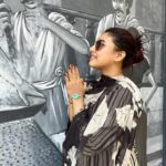 Pamela Mandal Instagram - Shirdi Sai Baba k Jai🙏🌹 #siridisaibaba🙏 #siridi #omsairam🙏 #blessed #darsan #divotionaltime #travel #omsai #