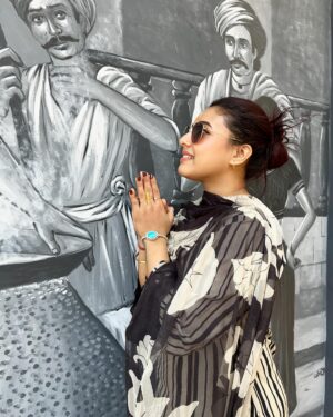 Pamela Mandal Instagram - Shirdi Sai Baba k Jai🙏🌹

#siridisaibaba🙏 #siridi #omsairam🙏 #blessed #darsan #divotionaltime #travel #omsai #