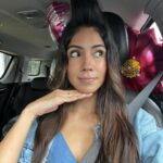 Pamela Sambrano Instagram - El que diga que no soy la madre de mis hijos 🐈 🐈‍⬛ no sabe nada de la vida. Adjunto evidencias: fotos 4y6. Voy con rulo porque quiero llegar peinada donde mi mamita, la gente me mira raro. Pero al final eso nunca importa. Wall eeeeeeeee 🥹🥹🥹 Te amo @vicentetaianoec 🐱 Abrazo melcochoso para todas las mamitas y los papás que hacen de mamitas también 💓