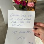 Pamela Sambrano Instagram - El que diga que no soy la madre de mis hijos 🐈 🐈‍⬛ no sabe nada de la vida. Adjunto evidencias: fotos 4y6. Voy con rulo porque quiero llegar peinada donde mi mamita, la gente me mira raro. Pero al final eso nunca importa. Wall eeeeeeeee 🥹🥹🥹 Te amo @vicentetaianoec 🐱 Abrazo melcochoso para todas las mamitas y los papás que hacen de mamitas también 💓
