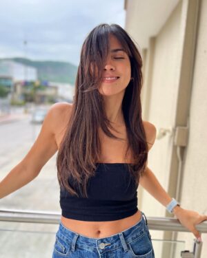 Pamela Sambrano Instagram - 📍: @eleven.hairclub 💓