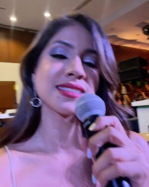 Pamela Sambrano Instagram - Animando fiestas since 1989 🤣
Esta profesión es maravillosa, nos permite hacer tanto; reír, llorar, conectar con personas de diferentes formas…la verdad es que el trabajo perfecto sí existe y estoy agradecida 🤍
Decreto un 2024 con trabajo divertido para todos. *lanza polvito de estrellas imaginario* ✨ ✨ 💫