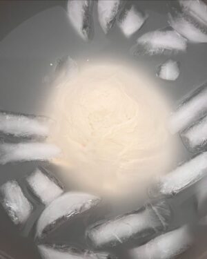 Paola Velez Instagram - Queso de hoja Dominicano | Dominican layer cheese 🥰
You know what, I believe that the dairy that we get in the mid Atlantic makes the best Dominican cheese. 
I got my milk from Maryland and it’s chefs kiss 
#quesodehoja #dominicancheese #caribbeanfood #dominicanfood #cheese #handmadecheese #midatlantic
