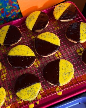 Paola Velez Instagram - Passionfruit half moon cookies no filter 😜
I know, I know friend, you’re going to ask, “recipe?” 
Well you’re in luck cause you can bake these cookies and more treats like it in my upcoming cookbook!!! 🥺📖

#passionfruit #nyccookies #halfmooncookies #blackandwhitecookies #bakingandpastry