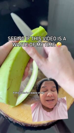 Paola Velez Instagram - Haven’t done one of these in a while… is this video a waste of my time? 100/10 LOL I’ll be setting up my corner to cry in porque que fue esto 😂😭 

#chefreations #reactionvideos #isthisvideoawasteofmytime
