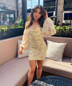 Paola Andino Instagram - That’s me, Miss 20 Something 💛🌸💐🌼