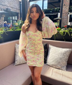 Paola Andino Instagram - That’s me, Miss 20 Something 💛🌸💐🌼