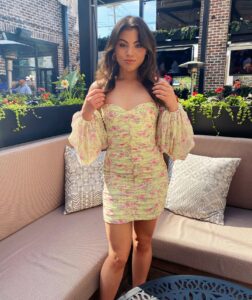 Paola Andino Instagram - That’s me, Miss 20 Something 💛🌸💐🌼