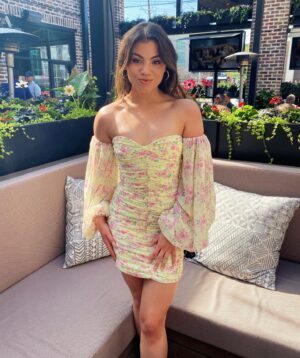 Paola Andino Instagram - That’s me, Miss 20 Something 💛🌸💐🌼