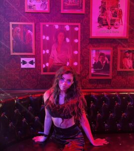 Paola Andino Instagram - 🪩🕺