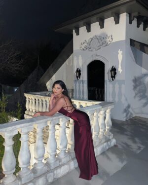 Paola Andino Instagram - Una noche para los enamorados 🖤