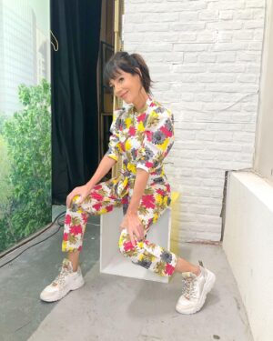 Paola Krum Instagram - Hoy estuve en el programa de mi amiga hermosa  @flor_de_p ,
En el programa @flordeequipo 
Gracias por el cariño con el que me recibieron!!!
Y gracias al geniooooooo de @nanogmd ,que me maquilló y peino!
A @jazminchebar ,por ese mono soñado…
 #elprimerodenosotros 
@telefe @vis_global 
@paramountplusla