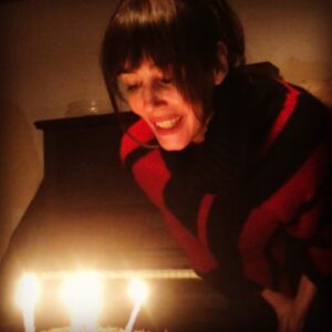 Paola Krum Instagram - Feliz cumple para mi!!! Y de repente cuántos,y cuántos recuerdos compartidos , esos que se van modificando con el tiempo,y los nuevos,siempre hay algo que uno olvida y otro recuerda,y también de repente son nuevos recuerdos...y los amigos familia,y la familia que está siempre y el AMOR y los hijos,que cambian y cambian y siempre nos regalan más...eso y tanto!!!
Feliz cumple para mi!!!!❤️