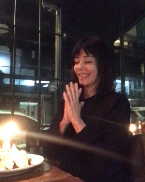 Paola Krum Instagram - Feliz cumple para mí !!!!!
Feliz de festejar mi vida,mis amores, mi familia ,mi trabajo,las risas,los mimos, la complicidad,los amigos de siempre,los nuevos amigos…
Festejar el encuentro y la fortuna de estar rodeada de tanto amor,
GRACIAS ❤️ 

Y muchas gracias por sobre todo a @croquemadamevillacrespo por el disfrute de sus DELICIAS y la atención amorosa e increíble!!!!!❤️❤️❤️❤️❤️❤️