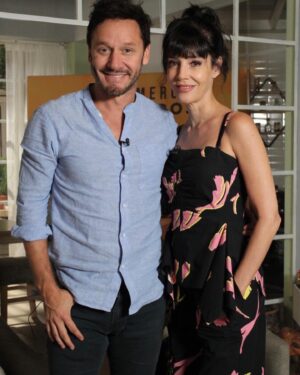 Paola Krum Instagram - Con mi compa @benjaminvicuna.ok contamos una hermosa historia de amor

#elprimerodenosotros 
@jazminchebar 
@telefe 
@paramountplusla 
@vis_global