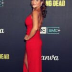 Paola Lázaro Instagram - I got to share this night with mami, my uncle and people I love dearly. Thankful for that ♥️ @amcthewalkingdead hair: @hairby_beau 💇🏻‍♀️ gracias 😊 makeup: @tammyyi 💄gracias 😊