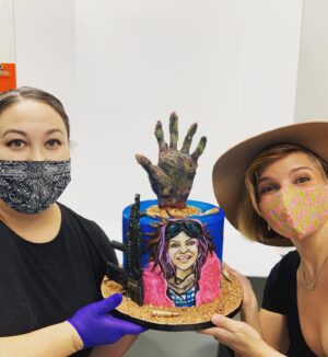 Paola Lázaro Instagram - My family surprised me with a cake from the very talented @sonojones from @commonbondcakes to celebrate the Season Finale! 💜 #thewalkingdead #twdfamily #twdprincess #Thankful 💓