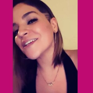 Paola Lázaro Instagram - Hey y’all! I’m now on CAMEO (Link in Bio) so hit me up with your video requests! 
Mucho love y’all! 💕
¡Mi gente! Les quería dejar saber que estoy en CAMEO (Link en Bio) allí me pueden pedir videos de saludos o lo que quieran! ¡Mucho amor pa’ ustedes! 💕