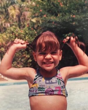 Paola Lázaro Instagram - Vulnerable post: I realized that the reason why I put so much work, sweat, anxiety, LOVE, and tears into and for these out of this world characters (uniqueness/superpowers/comedy/powerful vulnerability/pain/strength) is because these EXACT characters were the ones who gave me an ESCAPE from my home as a kid. I have a BEAUTIFUL family with BIG flaws that we didn’t know how to or weren’t equipped to navigate. Flaws that we are still working to navigate and heal EVERY DAY. So, I want to say THANK YOU to these characters that SAVED me. What are characters that have saved you? They can be from anywhere. They can even be real people. Who saved/saves you? Here are some of mine.
Shoutout to the creators of these characters and the people who played them: 

Clifford (Movie): #MartinShort
SMILF (TV): @frankieshaw @showtime 
Lucía y el sexo (Movie) Sex and Lucía: #JulioMedem @pazvegaofficial
Lethal Weapon (TV): @goodsession71 @foxtv 
El Chavo, El Chapulín Colorado (TV) : #Chespirito
The Walking Dead (TV): @robkirkman @charlie_adlard @scottmgimple @angelakkang @amc_tv @amcthewalkingdead 
Stealing Beauty (Movie): #BernardoBertolucci #JeremyIrons @misslivalittle
Ace Ventura: #JimCarrey #TomShadyac #JackBernstein 
Mr.Bean (the original British show): #RowanAtkinson
