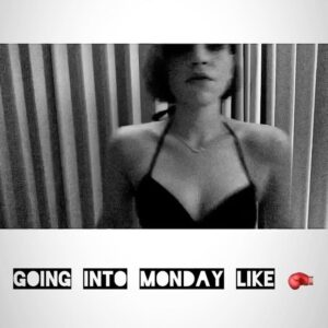 Paola Lázaro Instagram - I am ready for this week and I am sending you all some positive and empowering energy for your week⚡️🥊🖤
Music by my favorite: @malarodriguez 🇪🇸 
Song: Por la Noche 🔥 #beyoufam #empower #each #other