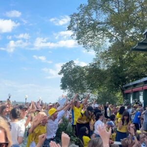 Parisa Amiri Instagram - Så oändligt sorgsen och förbannad jag är nu, lika stolt är jag över mitt landslag @swewnt, alltid lika stolt när jag drar på mig lagtröjan inför match pga er och allt ni representerar. Tack, tack, tack och fortsätt!! PS. Ska utreda domaren under all tillgänglig fritid framöver