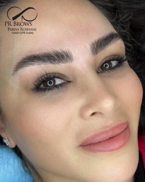 Parisa Roshani Instagram - سلام سلام 🥰 ممنون ميشم نظرتون را برام بنويسيد ، همرو با دل و جون ميخونم ❤️❤️❤️❤️#pracademy