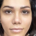 Parisa Roshani Instagram - اين روزها تا دلتون بخواد پيگمنتر ( كسي كه كار ميكرو انجام ميده ) زياد شده و تا دلتون ميخواد همه نفر اول هستند ، همه هم استاد و مستر هاي بين المللي هستند ولي گول اين واژه هارو نخوريد و به راحتي با صورتتون بازي نكنيد 🥰 دوست عزيز بعد از سالها اذيت و بارها ريموو كردن ، بلاخره تونست بياد پيش من و خيلي زيباتر از قبل و خيلي خوشحال به خونه رفت ❤️🙏🏻 . . . همه چيز از خودمون شروع ميشه 👌🏻 . . شماره مشاوره و تعيين وقت PRACADEMY 0912 882 7374 تهران ، پاسداران شمالي #ميكرو #زيبايي #زنانه #microblading #microbladingdubai