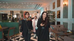 Parisa Roshani Instagram - منتظر فرصت های مناسب نباش، فرصت های مناسب رو خلق کن.❤️ #پنجمين #همايش #زيبايي #آكادمي_پي_آر #پريسا_روشنى ❤️❤️❤️ ممنون از حضور مسترهاي خوبم ، از خانوم شبنم نظيف عزيز ، خانوم سپيده موسوي ، خانوم رها حاجي زينعلي ، خانوم ترانه الوندي ، اقاي ارسلان حسني عزيز، اقاي عماد مخدومي عزيز ، اقاي حسين طاهري عزيز ، اقاي حسيني عزيز،مهدي و محمد روشني عزيزم ، ريحانه روشني عزيزم ، اقاي محمد يزداني عزيز، خانوم اهويي عزيز، و تمام تيم صدا و فيلمبرداري و تمام تيم پشت صحنه مريم و زيبا و پريا و شيوا و نازنين ❤️🙏🏻🙏🏻🙏🏻🙏🏻🙏🏻🙏🏻🙏🏻🙏🏻🙏🏻🙏🏻🙏🏻🙏🏻🙏🏻🙏🏻🙏🏻🙏🏻🙏🏻🙏🏻🙏🏻🙏🏻🙏🏻