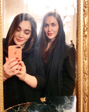 Parisa Roshani Instagram - كي خواهرشو اذيت ميكنه؟ 😂 خدائيش اذيت خواهر اونم كوچيكتر خيلي تفريح خوبيه😂😂😂 ولي اينو بدونيد من عاشق دوتا خواهرام هستم و خدارو شكر ميكنم كه دارمشون ❤️ و قدر خواهر و برادرهاتونو بدونيد ❤️#خواهر #برادر #family @reyhaneh_pr_roshani