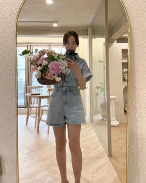 Park Eun-young Instagram - 꽃은 그냥 화병에 꽂으면 되지
굳이 배울 필요가 있을까 생각했지만..
#달라달라

역시 사람은 배워야하고
배움에는 끝이 없구나 😆

#꽃꽂이 #원데이클래스